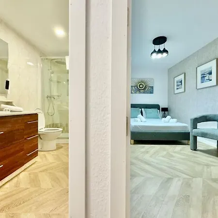 3bd Center Charming Flat Balcony & Parking