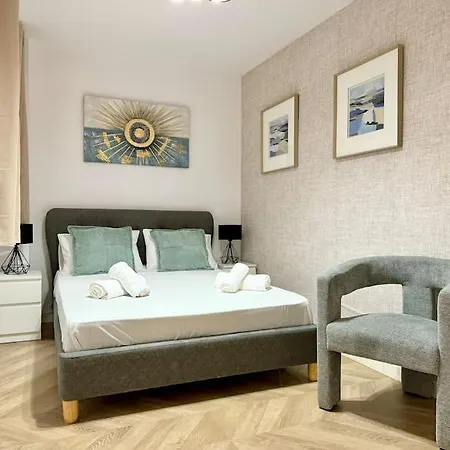 Apartment 3bd Center Charming Flat Balcony & Parking
