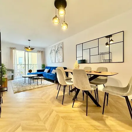 3bd Center Charming Flat Balcony & Parking Apartment *