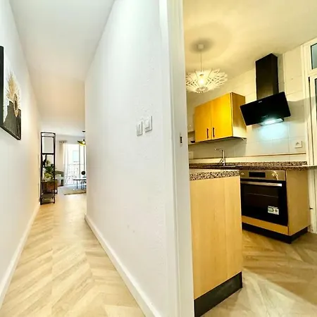 Apartment 3bd Center Charming Flat Balcony & Parking Malaga