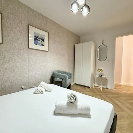 3bd Center Charming Flat Balcony & Parking *