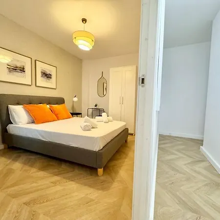 3bd Center Charming Flat Balcony & Parking