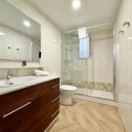 3bd Center Charming Flat Balcony & Parking Apartment *