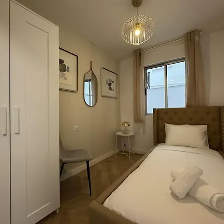 Apartment 3bd Center Charming Flat Balcony & Parking Malaga