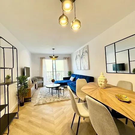 3bd Center Charming Flat Balcony & Parking Apartment