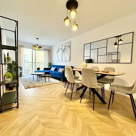 Apartment 3bd Center Charming Flat Balcony & Parking Malaga