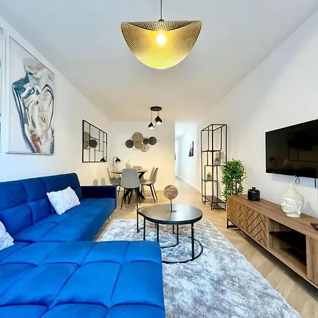 3bd Center Charming Flat Balcony & Parking
